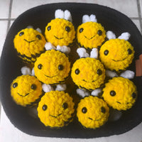 abeille au crochet petite peluche fait à la main en occitanie-tarn-et-garonne