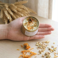 bougie bien-être de soin énergétique chakra sacré créativité parfum jasmin main