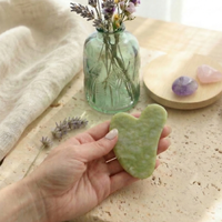 guasha-massage-accessoire-beaute-visage-anti-age-detox-drainage-lymphatique-pierre-lithotherapie-jade1