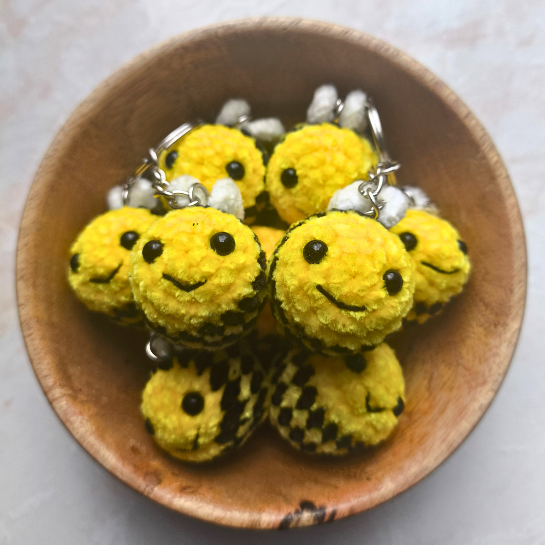 abeille-abeilles-au-crochet-peluche-porte-cle-apiculteur-apiculture-occitanie-tarn-et-garonne-montauban-abeilles-ruches-apijo-oree-des-sens2