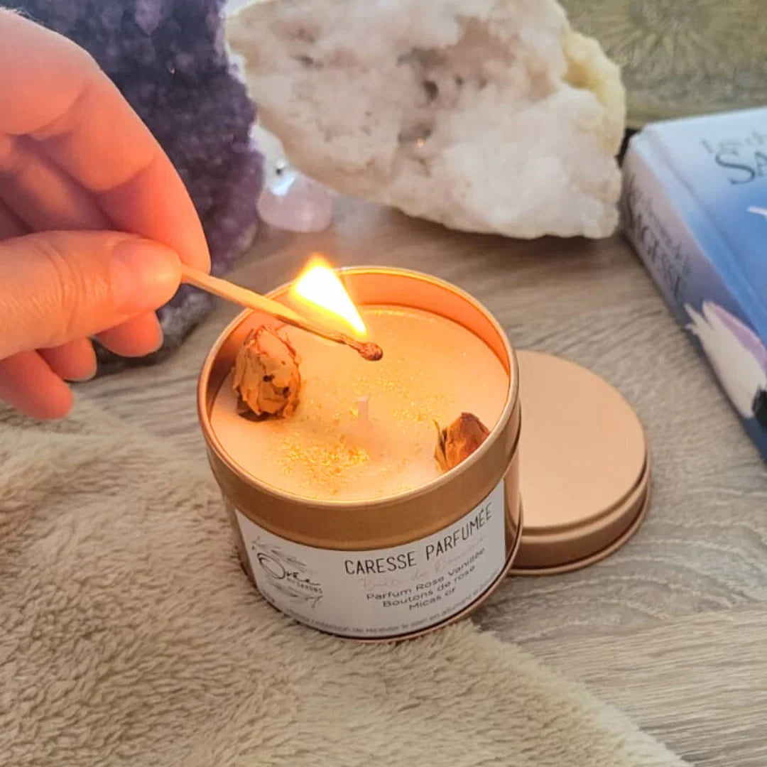 bougie bien-être de soin énergétique parfum rose vanille caresse parfumée décoration