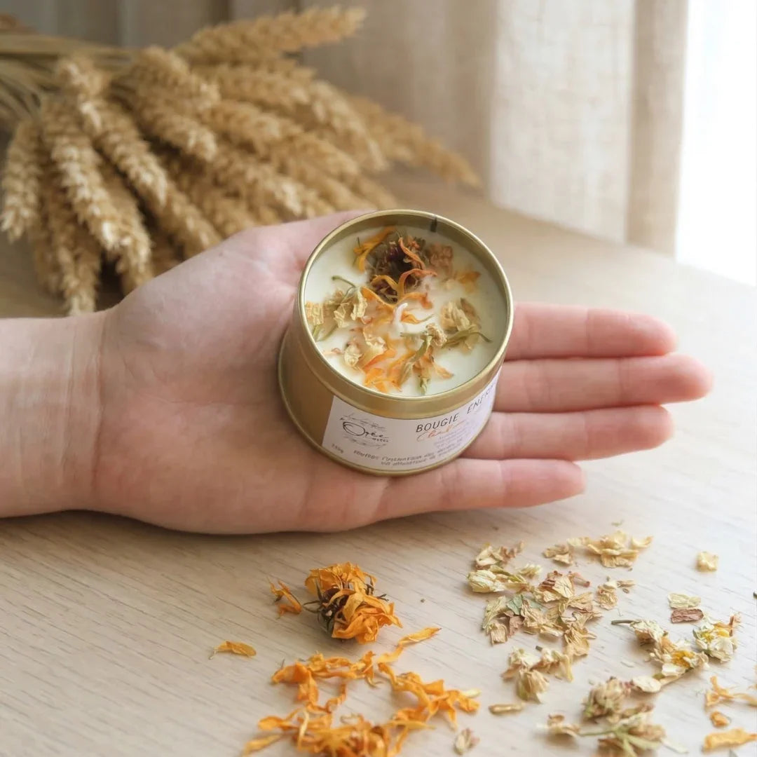 bougie bien-être de soin énergétique chakra sacré créativité parfum jasmin main