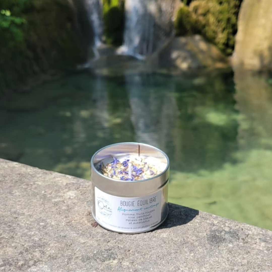 bougie-soin-energetique-energie-bien-etre-vegetale-artisanale-fait-main-fleurie-fleur-petales-equilibre-alignement-nag-champa-bouddhaH