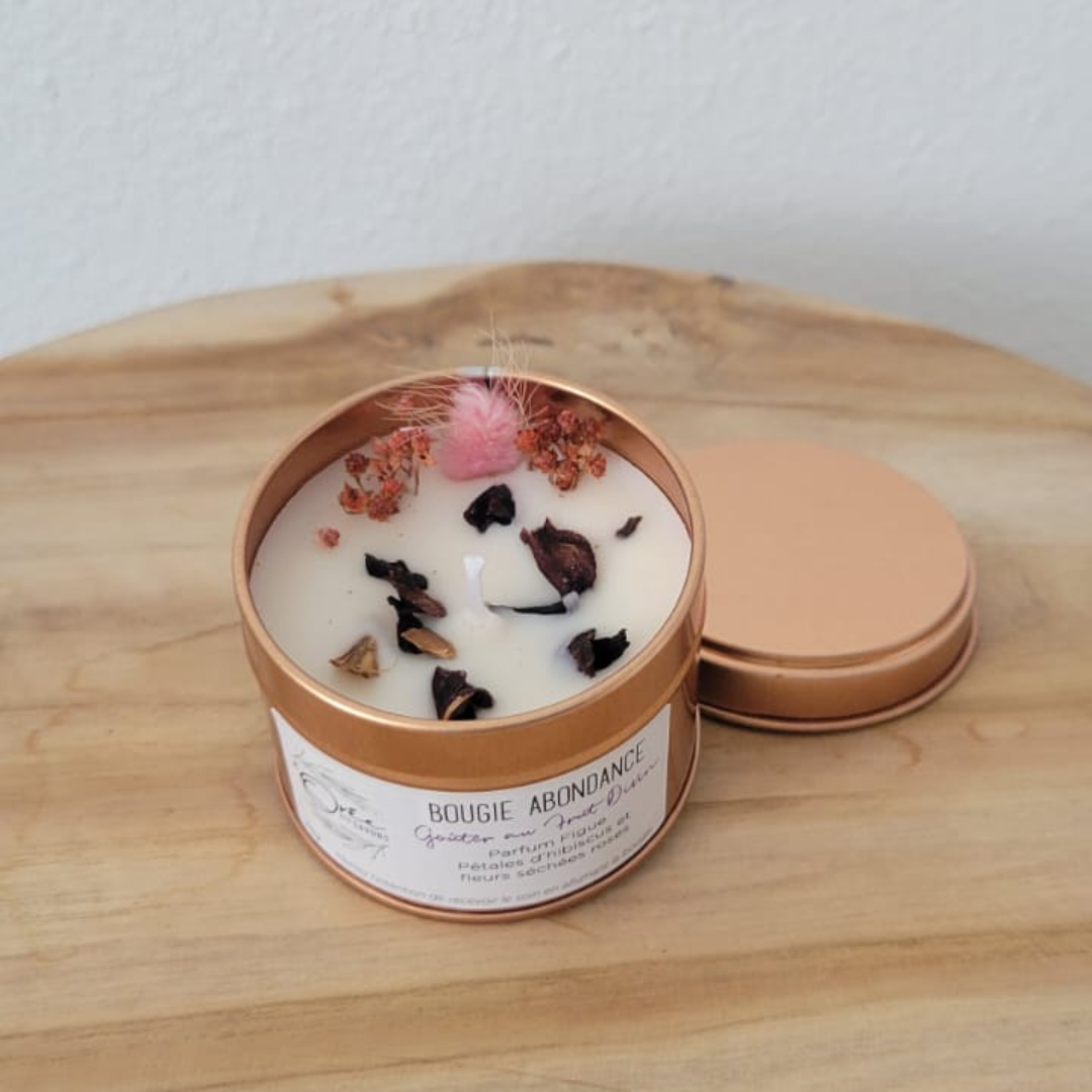 bougie-soin-energetique-energie-bien-etre-vegetale-artisanale-fait-main-fleurie-fleur-petales-paillettes-micas-abondance-harmonie-figue1