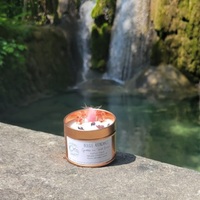 bougie-soin-energetique-energie-bien-etre-vegetale-artisanale-fait-main-fleurie-fleur-petales-paillettes-micas-abondance-harmonie-figueF