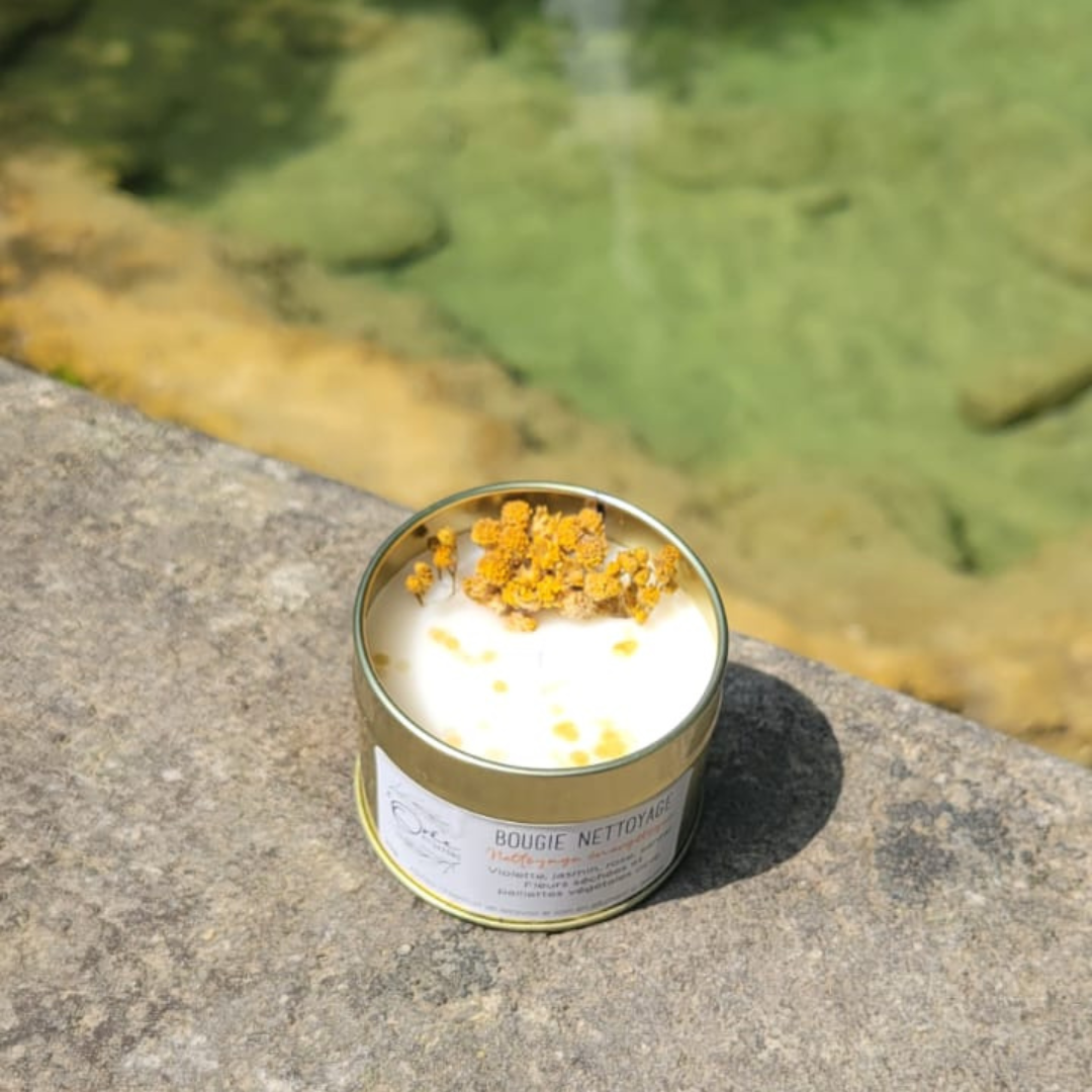 bougie-soin-energetique-energie-bien-etre-vegetale-artisanale-fait-main-fleurie-fleur-petales-paillettes-micas-nettoyage-purifier-detoxH