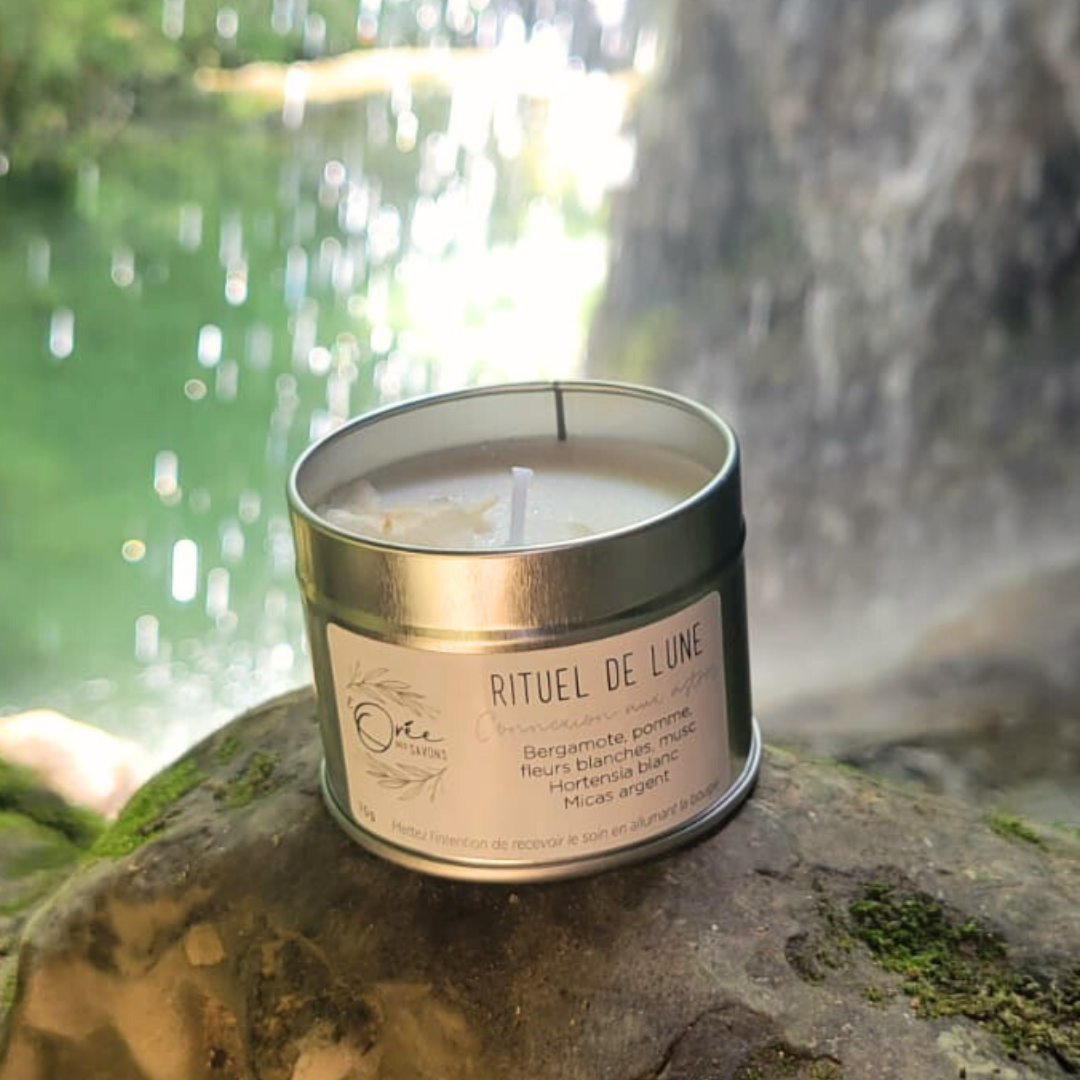 bougie-soin-energetique-energie-bien-etre-vegetale-artisanale-fait-main-fleurie-fleur-petales-paillettes-micas-rituel-lune-astres-planet4