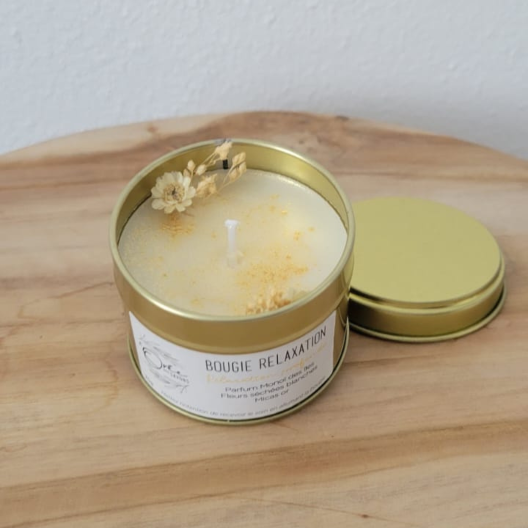 bougie-soin-energetique-energie-vegetale-artisanale-fait-main-fleurie-fleur-petales-paillettes-micas-relaxation-detente-monoi-iles-vanille-coco1