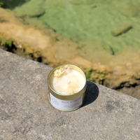 bougie-soin-energetique-energie-vegetale-artisanale-fait-main-fleurie-fleur-petales-relaxation-detente-monoi-iles-vanilleA