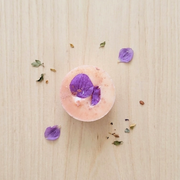 fondants-fleuris-parfumes-cire-vegetale-colza-fleur-sechee-petale-parfum-grasse-senteur-fondre-galet-parfume-idee-cadeau-offrir-fait-main-lilas