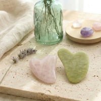 gua sha jade ou quartz rose massage drainage lymphatique du visage