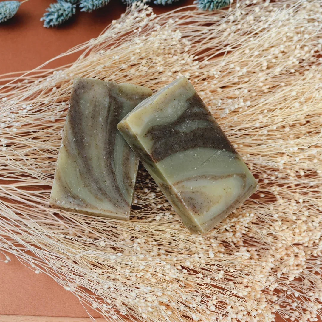 savon solide naturel à l'argile verte et ortie pour peau acné