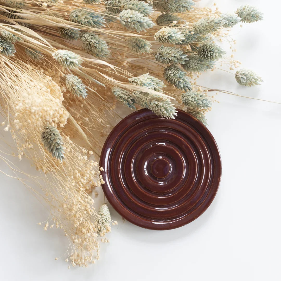 porte-savon-ceramique-poterie-gres-spirale-bleu-marine-rouge-brique-oree-des-savons-savonnerie-artisanale-saponification-a-froid-naturel-zero-dechet3