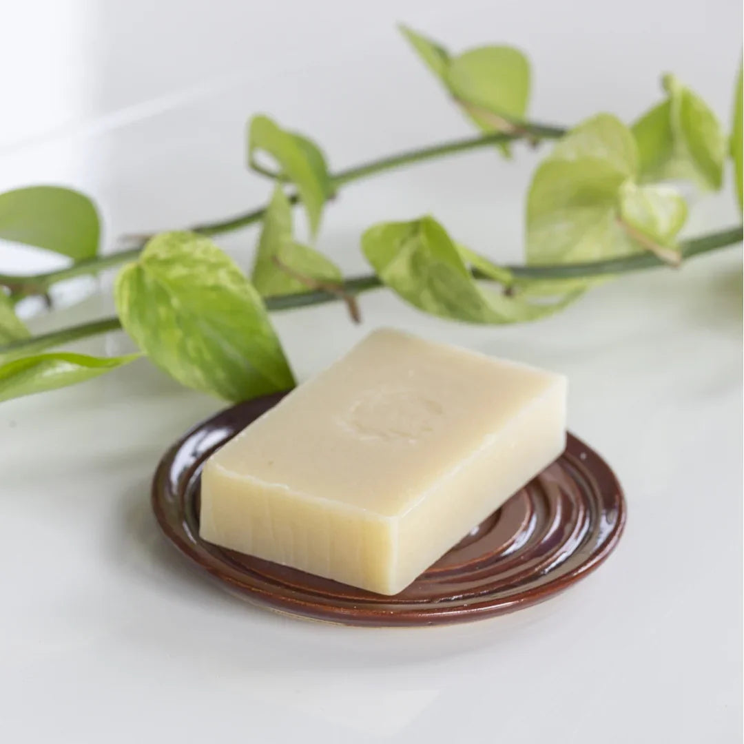 porte-savon-ceramique-poterie-gres-spirale-bleu-marine-rouge-brique-oree-des-savons-savonnerie-artisanale-saponification-a-froid-naturel-zero-dechet5